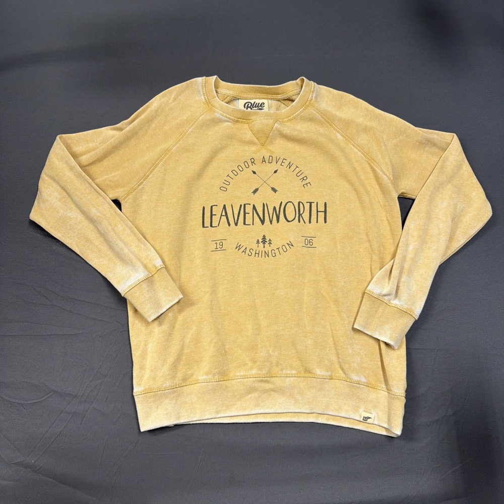 faded-style sweatshirt from Blue features a Leavenworth, Washington Size Large